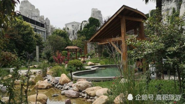 雁鸣湖恐龙谷凌云温泉,位于郑州市中牟县雁鸣湖镇国家农业公园内.