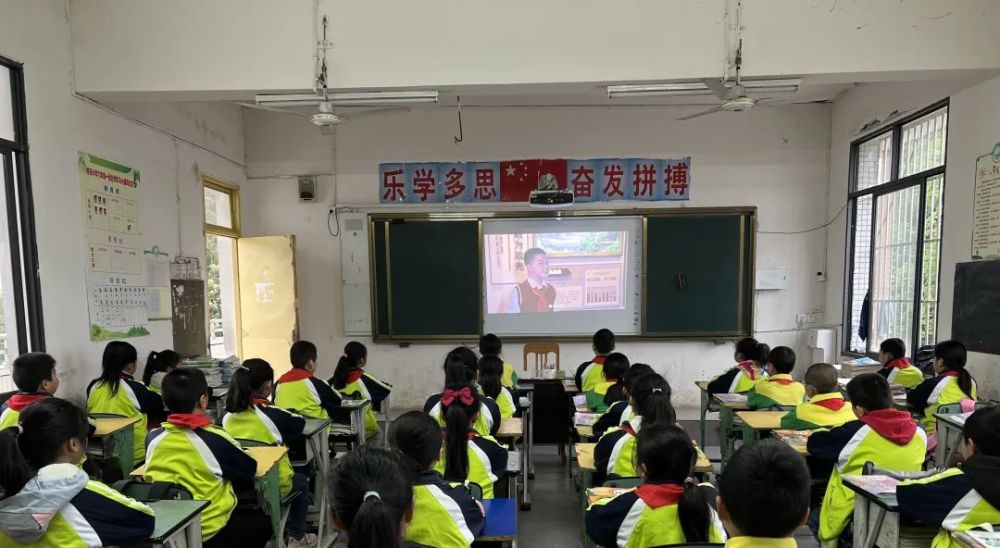 蓬溪县各中小学校开展2022年春季开学第一堂队课