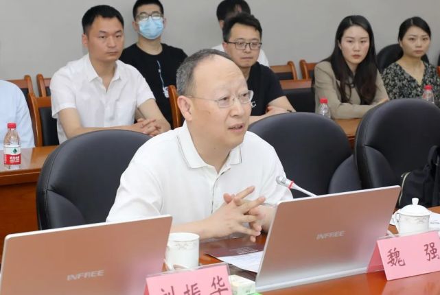 会上,我院泌尿外科主任雷国林汇报了学科2018年至2021年间,在四川大学