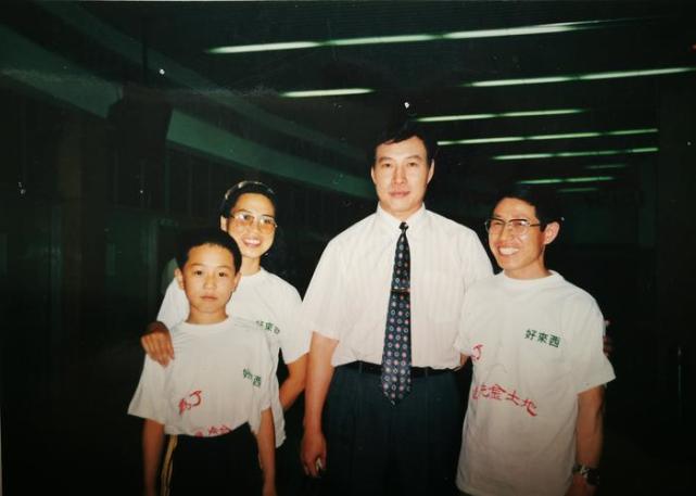 玉兰树下告白董贞琼,许下承诺,如今41年过去了,魏积安实现了吗