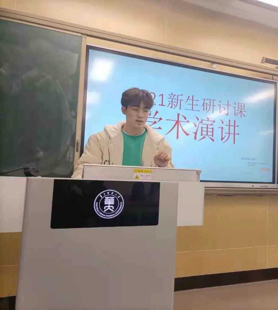 肖美芳:就读于天津科技大学化工与材料学院应用化学系,是一个羽毛球