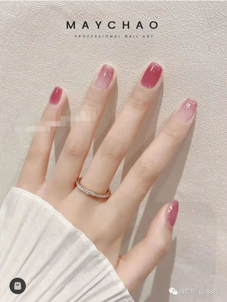 look5 渐变美甲做了一款清透的冰透豆沙法式美甲,真丝又纯又欲,而且