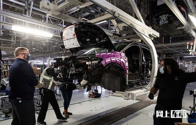 天富注冊網址_天富網址_天富娛樂app下載_合肥鋁方通-鋁方管-鋁格柵-鋁長城板-鋁鎂方通-合肥鋁條扣-巖棉天花板-硅酸鈣天花板-穿孔復合吸音板_安徽國星建材