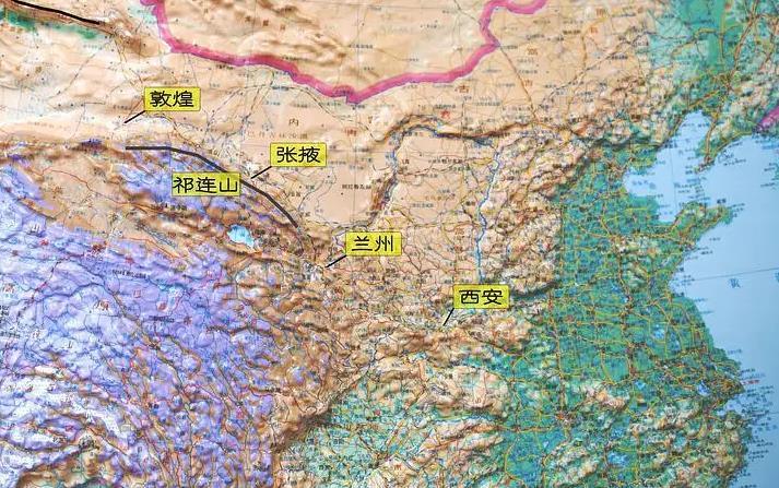 的地形结构,地理位置非常好,号称八百里秦川,周围山峦起伏,函谷,萧关