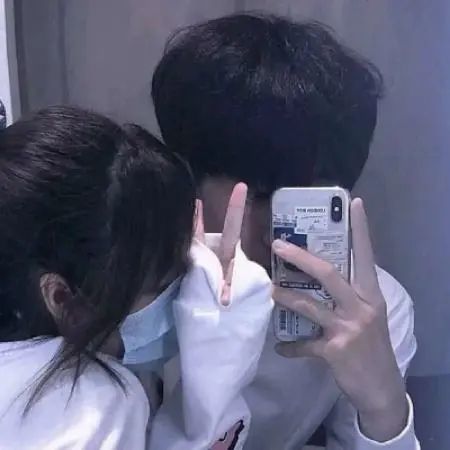 情头|2022最有气质情侣微信头像 一瞬间爱的味道没了