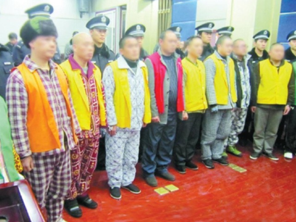 胡氏三姐弟称霸思南11年火烧教育局强锁国土局逼校长下跪