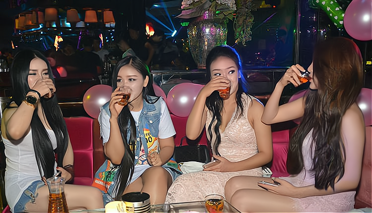 郑州皇家一号覆灭十五辆警用大巴出动其中内情鲜为人知