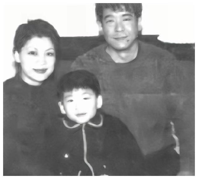 三年内痛失双亲,当红时隐退嫁给普通人恩爱31年,范琳琳怎样了?