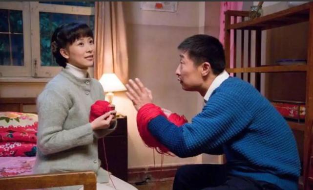 《王贵与安娜》剧照70年代,返城知青阴差阳错嫁给进城的农村小伙.