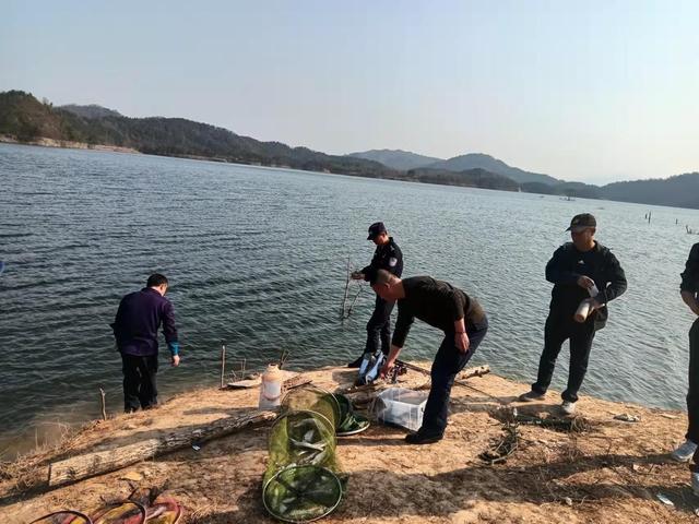 日前,3名来自湖北的钓鱼人,却在湖北省丹江口市丹江口库区内违规垂钓