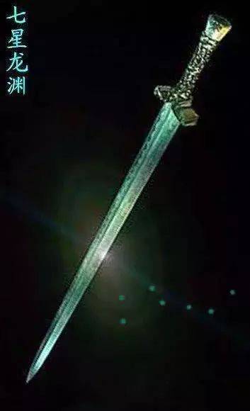 战国时期,诸侯争霸,民不聊生,饿殍遍野,边境百姓析骨而炊,易子而食