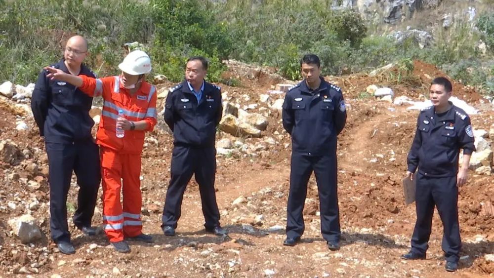 文山警方成功销毁一批涉爆物品