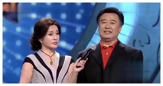 2002年5月,陈国军和相恋4年的女友傅丽云结
