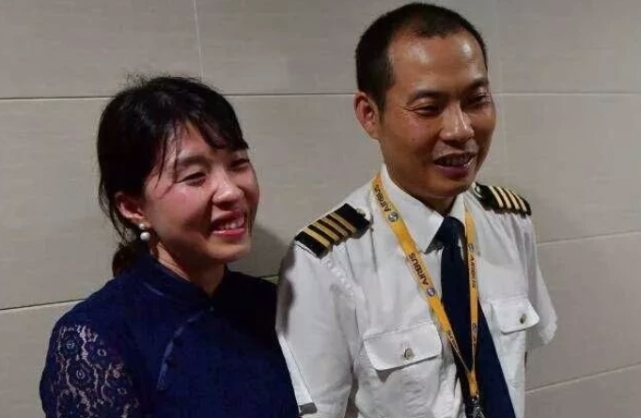 中国机长刘传健34分钟紧急迫降救128人亲历者含泪感谢