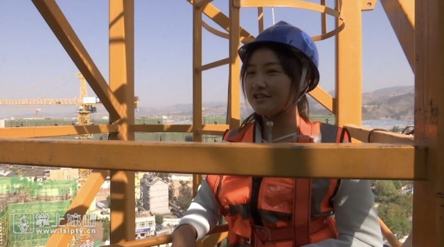 90后女塔吊司机 建筑工地的"高空舞者"