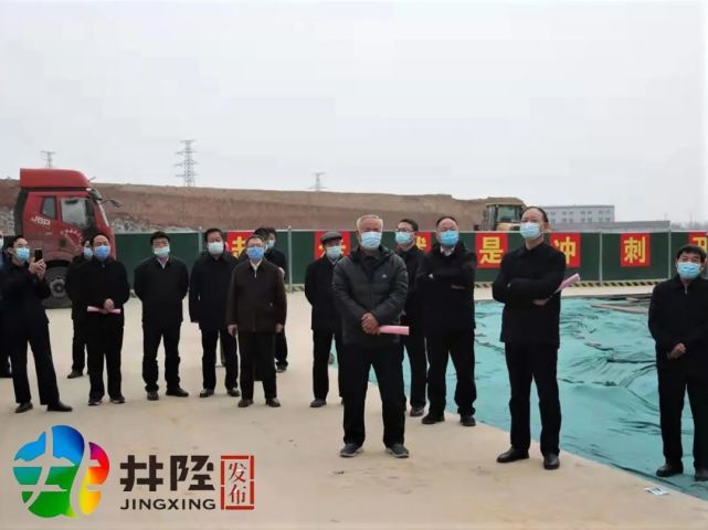 县委副书记李海平主持座谈会,县委常委,常务副县长鲁永飞介绍了全县