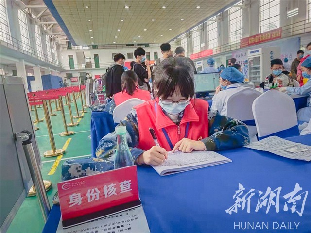 不爱红装爱武装湘潭理工学院19岁女大学生圆梦绿色军营