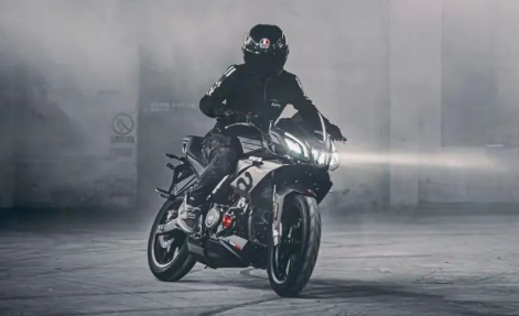 149000元的川崎z900rsse版