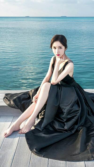 后来的几年娄艺潇就几乎没在影视剧中出现过,开始