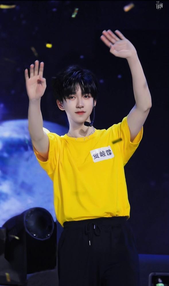 时代少年团-贺峻霖 高清图片第二弹来啦_腾讯新闻