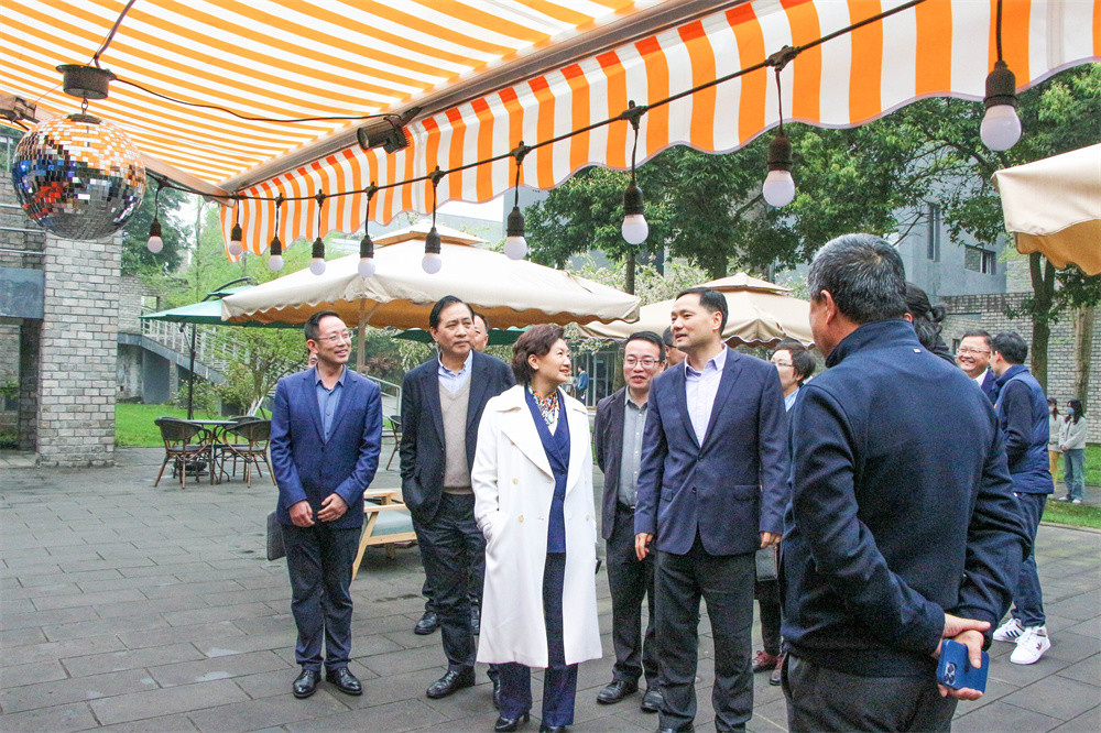 万汇创始人成都城投万汇教育投资管理有限公司总裁宋汶栗一行来访成都