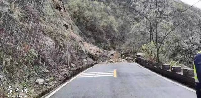 105国道岳西境内(姚河段)道路塌方,请绕行!