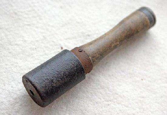 中国第一代制式手榴弹——51式木柄手榴弹,朝鲜扬威,子孙满堂