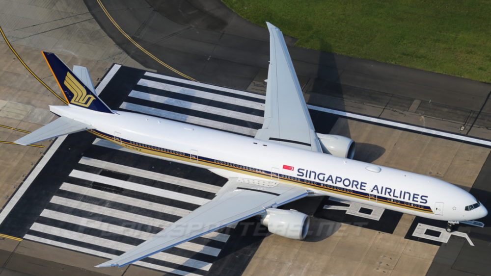 据悉,这架波音777为从希思罗机场飞往新加坡樟宜机场的sq305航班.