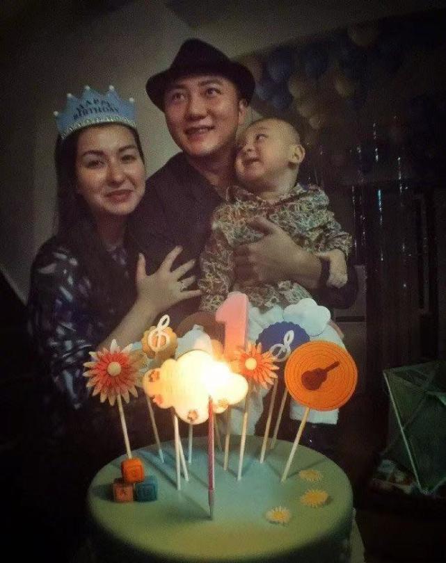 关喆三胎得女激动发文喜提30版小棉袄网友纷纷送上祝福