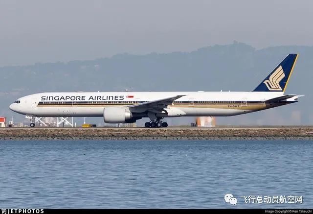 当地时间3月25日,新加坡航空公司一架从英国伦敦飞往新加坡的班机起飞