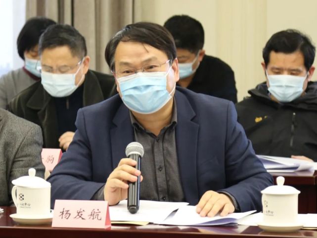 图为杨发航发言.