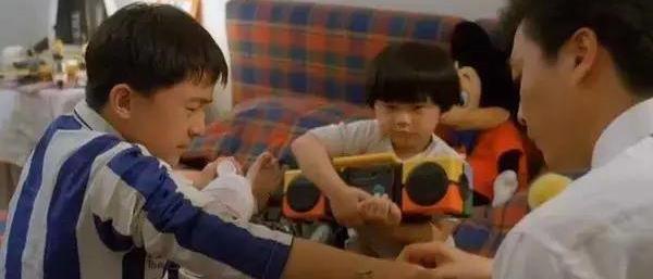小彬彬和小柏林同为童星一个落魄无人知一个是高级督察