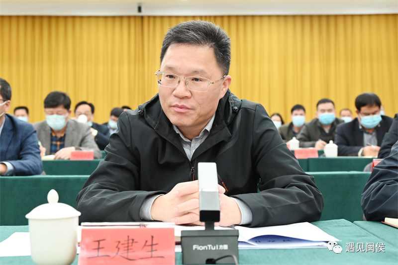 (县长王建生出席会议并讲话)县长王建生说,各乡镇(街道)做好疫情