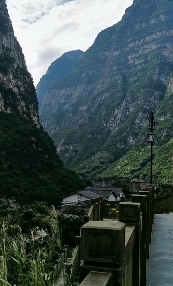 光彩夺目的金口河大峡谷