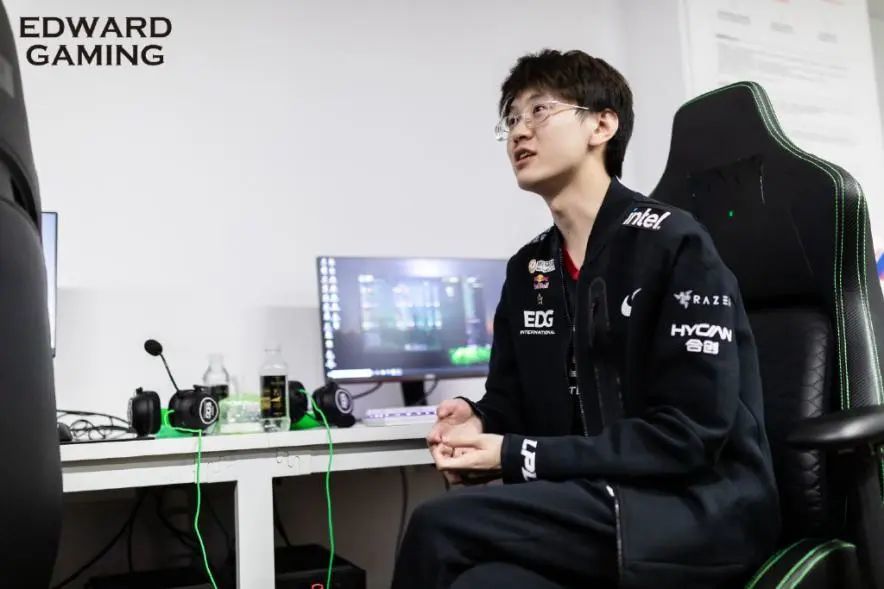 edg 3-1 fpx:scout游走全场,瑞兹成为比赛关键点在季后赛首轮中就迎来