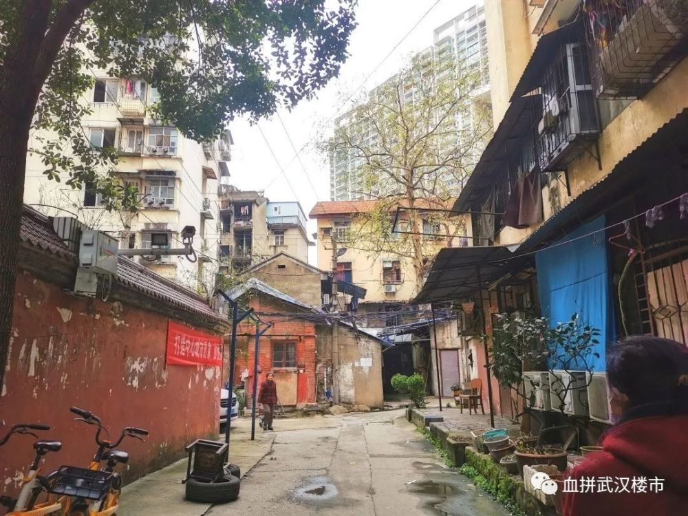 这块地是汉口核心中的核心,拆迁后,老居民们能换电梯房,精装修,天然气