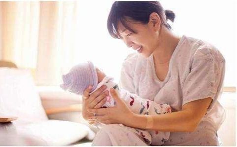 为什么新生儿吃奶时容易睡着妈妈的做法影响宝宝的发育别做错了