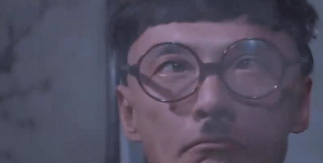 第一部电影至关重要为了稳妥,他们就邀请了著名导演张彻的徒弟吴宇森