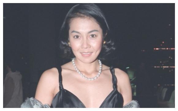 不过除了谭玉梅,赵世光在外面还有另外一个女人程秀丽.