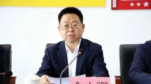 陈宗炫同志历任兴国平川中学校长,兴国县教育局长,赣州市第三中学