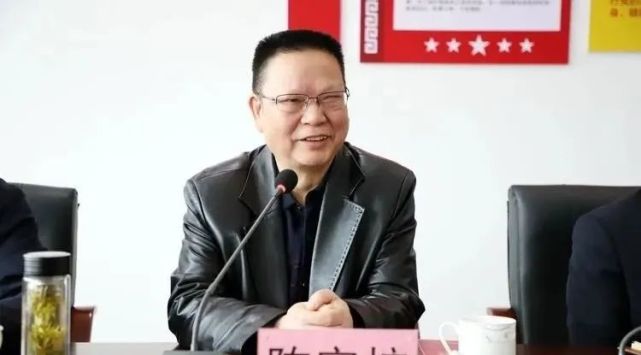 陈校长首先谈了自己受聘赣州市第六中学校长职务的几点感想:感谢领导