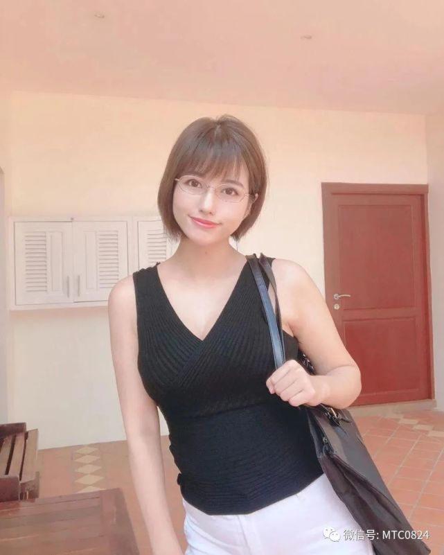 台湾纯欲界"天花板",甜美长相,模特身材,网友:当之无愧的女神