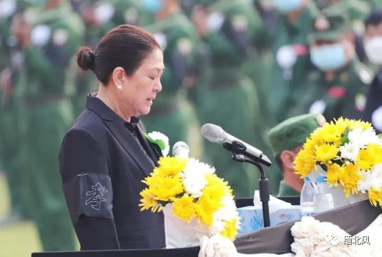 彭家声主席长女彭新春彭家声主席家属:左为吴再林主席,右为彭德仁司令