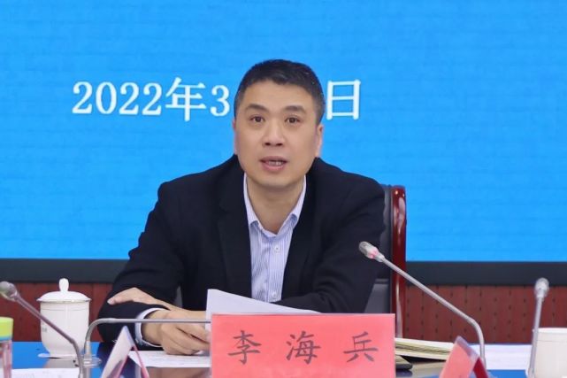 市人大常委会党组副书记,副主任李海兵,市检察院党组书记,检察长屈