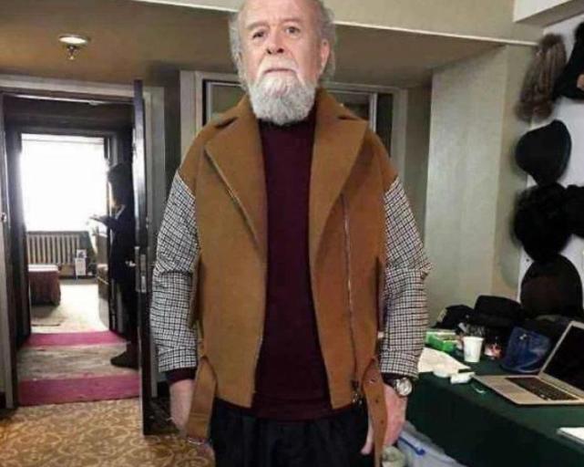 在演员这个行业上,徐亚洲一做就是40年的时间.