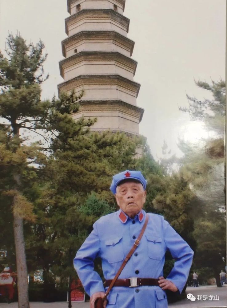 致敬龙山106岁的老红军肖先东