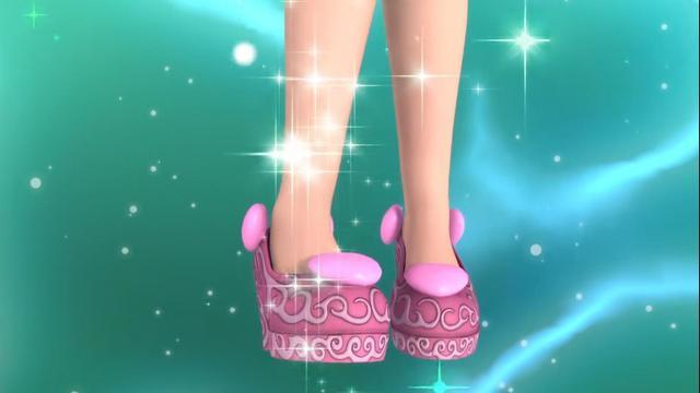 动漫中最喜欢穿粉色服装和鞋子的就是我们的女主王默,难道这双高跟鞋