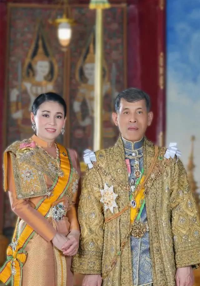 泰国现任国王拉玛十世和王后苏提达位于中南半岛上的泰国,是一个物产