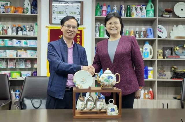中国洗协接待立白科技集团副总裁杨作毅一行来访