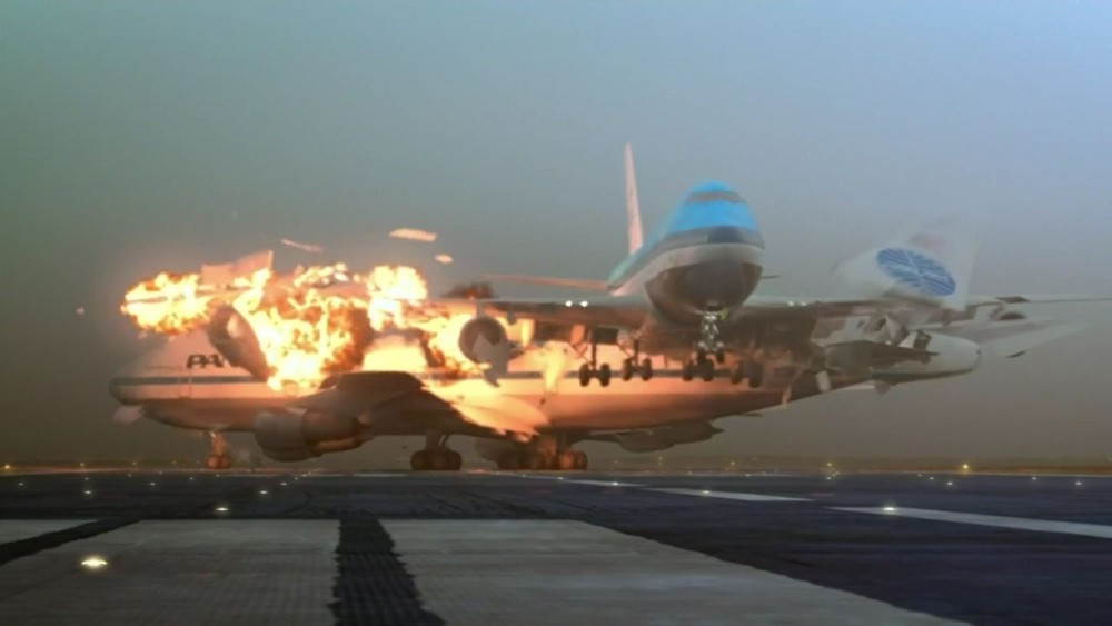 飞机在机场跑道相撞500余人死亡堪称人类史上最惨烈的空难